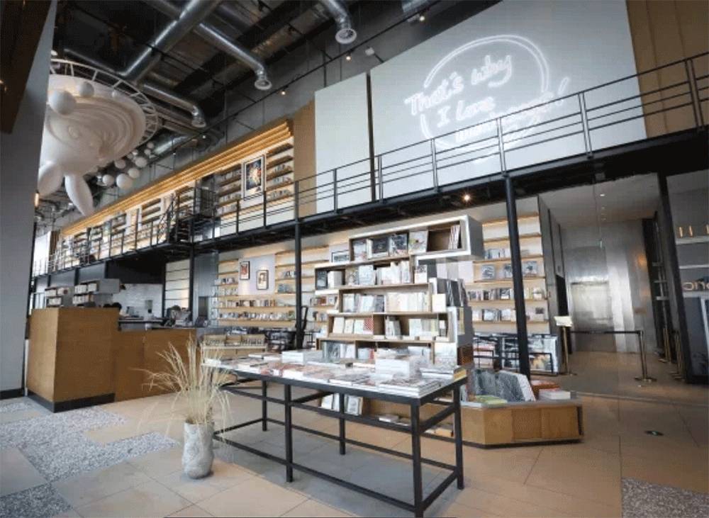深圳好去處 Kubrick書店空間更廣闊。