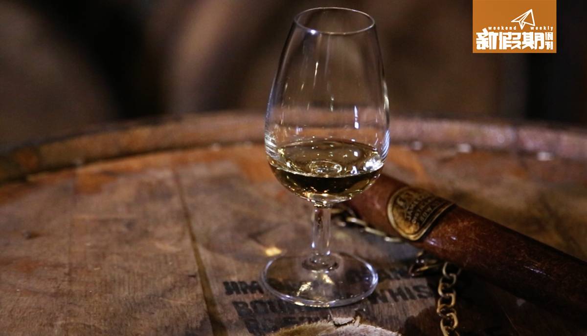 愛爾蘭 威士忌 由於市面上冇得買15年Single Pot Still Whiskey，想品嚐便要特地飛到都柏林了！