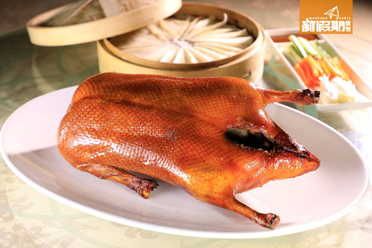 自助餐 九龍灣 中菜 片皮鴨 小炒 最受歡迎的是即切片皮鴨，每隻起碼3斤半重，焗完而炸至香脆。