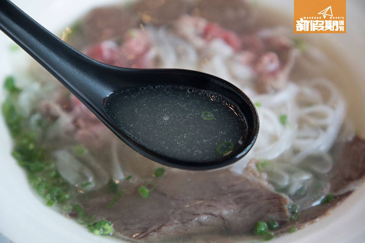 越南牛肉粉 湯頭味道略淡， 牛鮮味不夠。