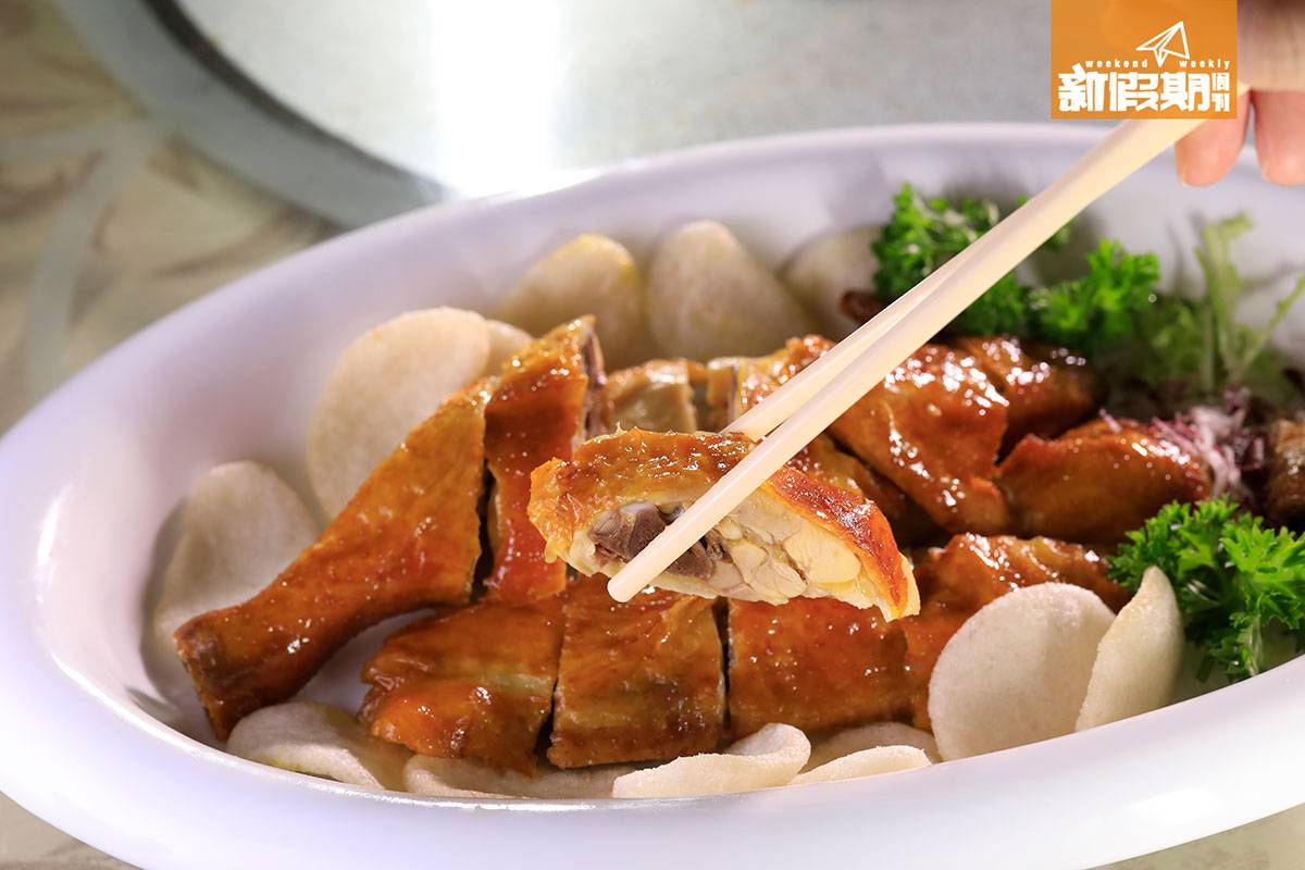 自助餐 九龍灣 中菜 片皮鴨 小炒 肉質滑嫩，但雞皮再鬆脆點更好。