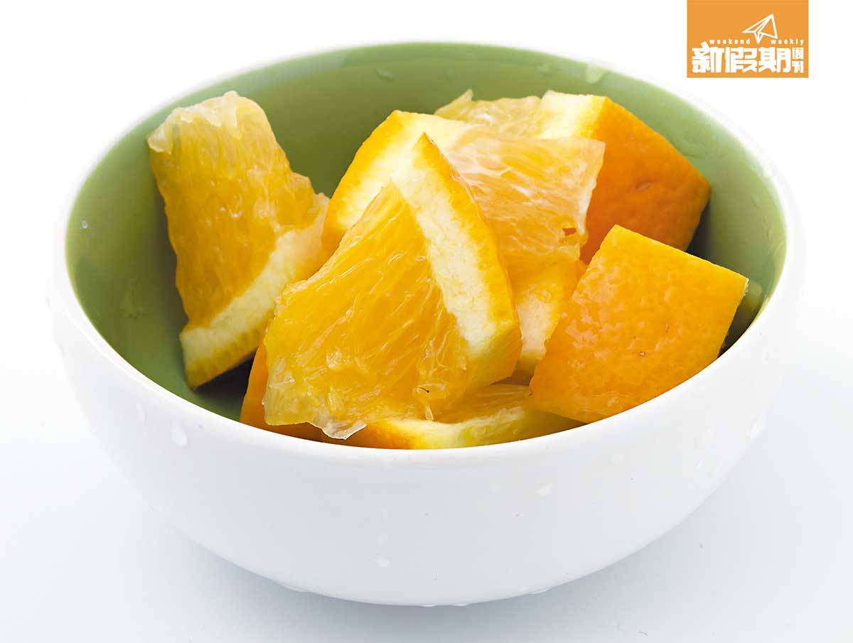 食物配搭 胃部一樣有胃酸，所以就算飲奶不吃橙，還是會產生結塊。