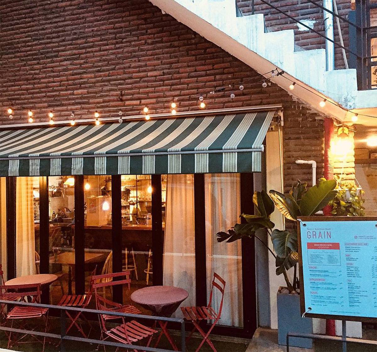 韓國 靚cafe推介 遠處望過去，就像是美國LA街上的一間早餐店（IG：grain_seoul）