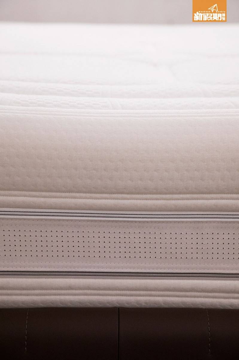 塵蟎 床 dorelan 「簧中簧」獨立袋裝雙彈簧式專利設計的床褥較為厚身，約30cm厚，有分較軟身和硬身的設計。