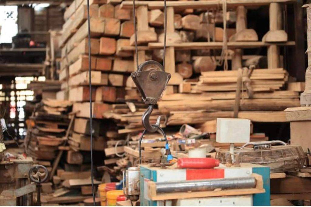 香港原木鎅木廠 清拆前志記將開放公眾入場以低價選購木材及木製品。