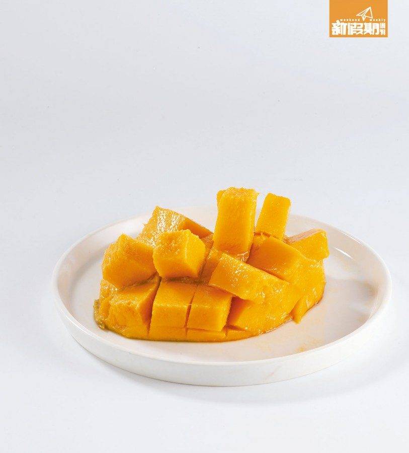 芒果 呈橙黃，多汁，厚肉無渣。