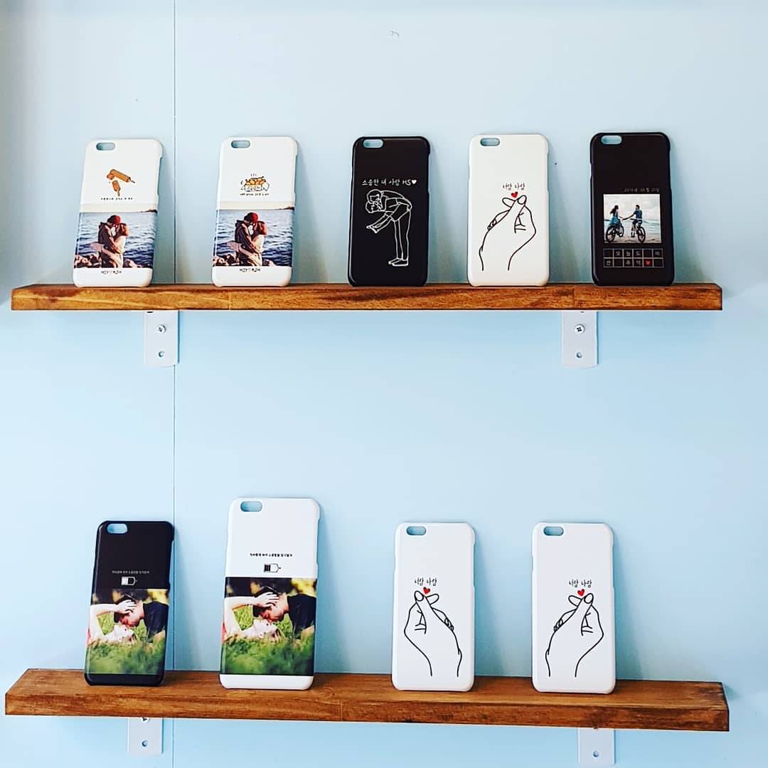 新村貨櫃屋 客人訂製的手機殻，每個都是獨一無二。