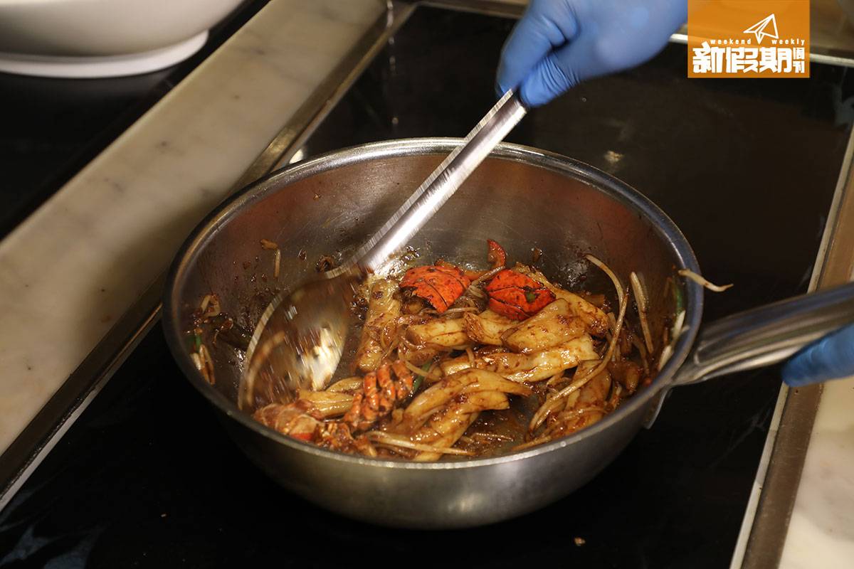 XO醬龍蝦腸粉，每份整點即炒，XO醬香氣吸引到不少人等吃！
