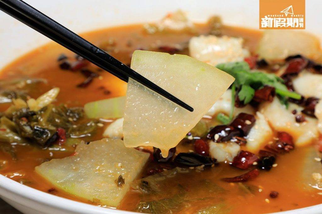 酸菜魚 離奇冬瓜墊料，但細薄吸湯。