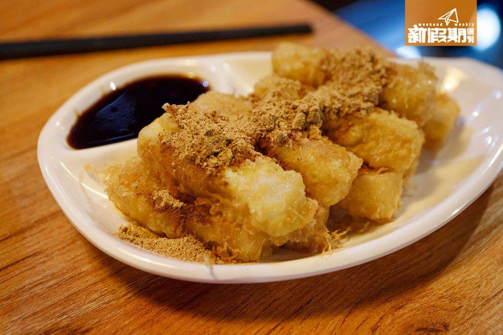 酸菜魚 雨露均沾即紅糖糍粑，是四川喜慶必備的傳統小吃，但這裡用黃豆粉配黑糖漿，味道偏日式。