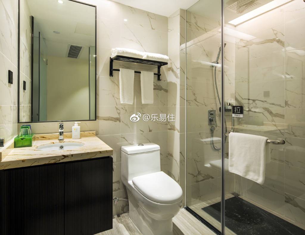 深圳好去處 酒店 洗手間有提供毛巾，洗髮水及淋浴露。
