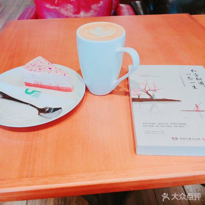 深圳好去處 店內除了賣書，也有咖咖店。