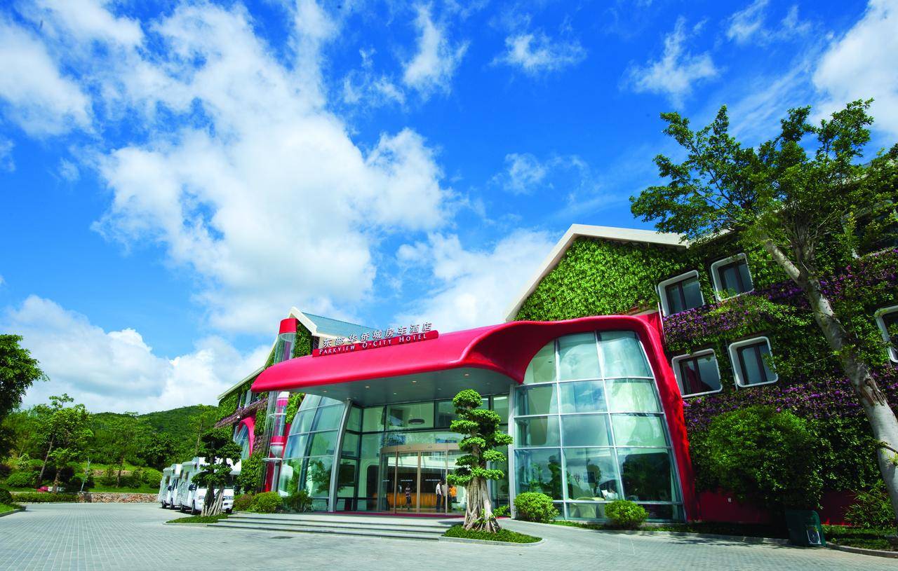 深圳好去處 酒店 酒店入口以紅屋頂設計。