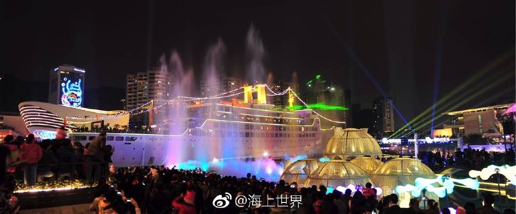 深圳好去處 酒店 以明華輪為背景的音樂噴泉。