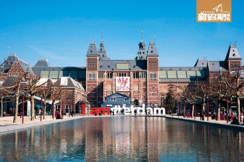 I amsterdam 地標吸引不少旅客。