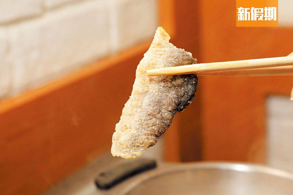 一人火鍋 魚皮香脆好吃，浸了湯也不會過腍。