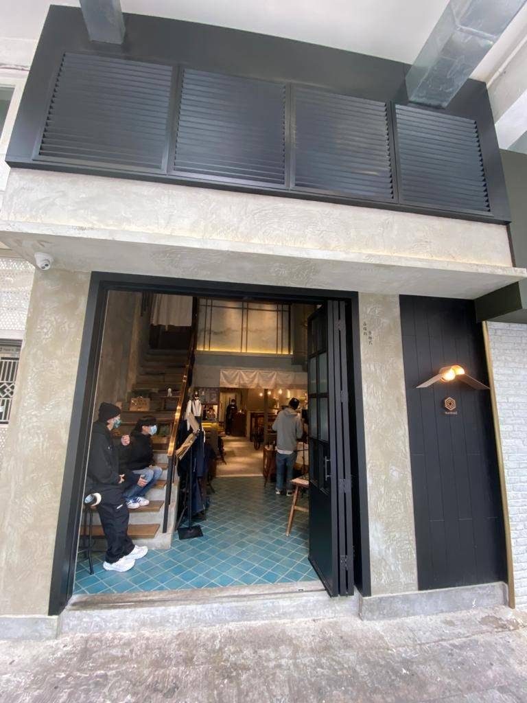 深水埗美食 深水埗美食｜店內的工業風簡約設計，以及門口旁的長樓梯，均是打卡熱點。