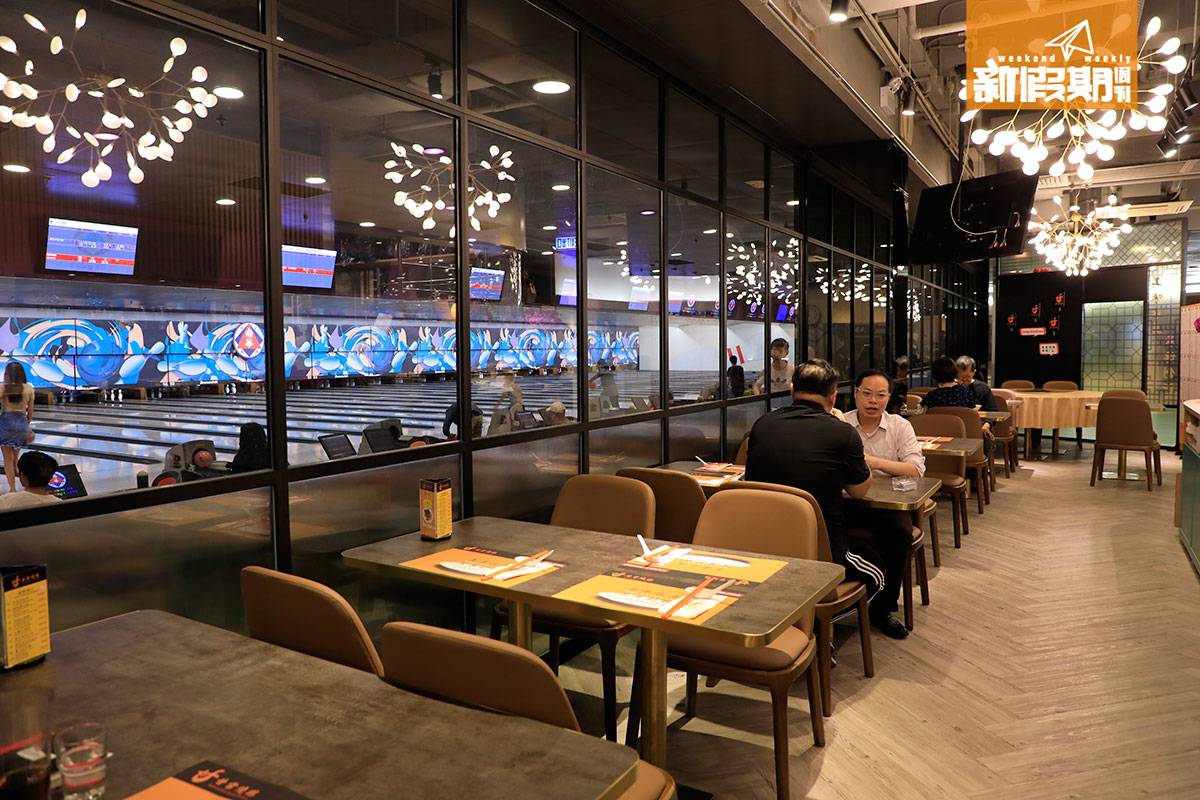燒鵝 燒味 甘棠 南華會 餐廳位處體育會內，落地玻璃外就是保齡球場。