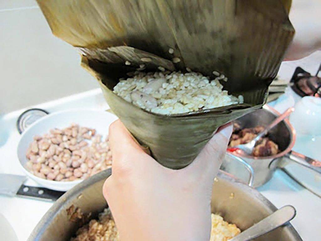 鹹肉粽 包粽