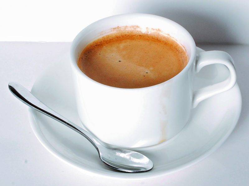 茶餐廳 汪阿姐因為「熱咖啡」一曲而成為茶餐廳的術語之一。