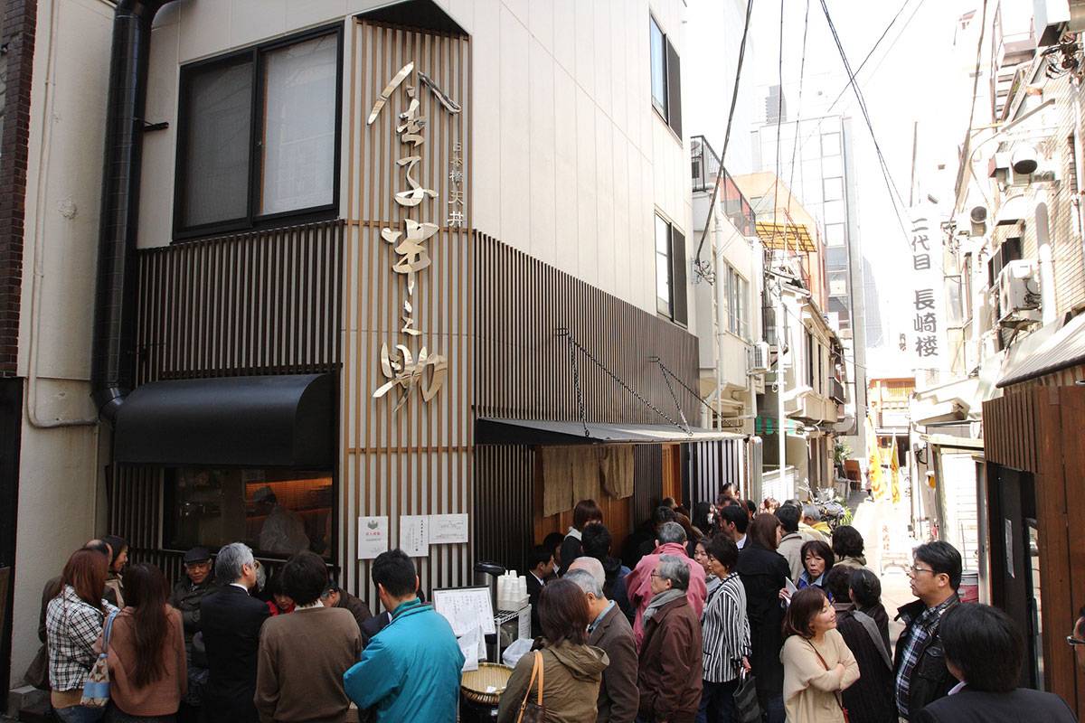金子半之助 日本橋的本店每天更有大量慕名而來的客人，是極受當地人及遊客歡迎的排隊熱店。