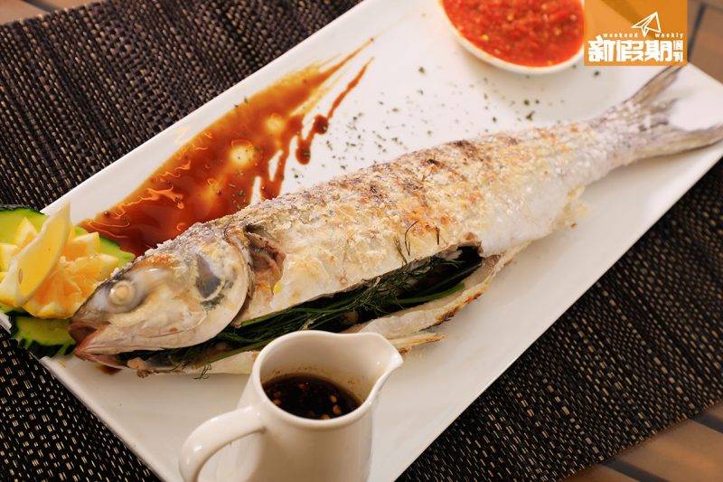西貢 BBQ 任食 放題 烏頭魚魚肉嫩滑，配有4種食法。