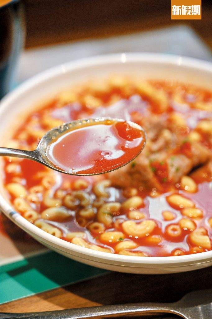 蕃茄湯 酸味重，茄膏味道濃，帶點茄蓉，增添了點鮮味。