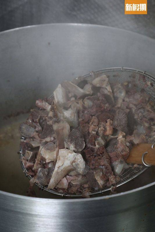牛肉麵 湯底用上約30磅牛肉、牛骨，十分足料。