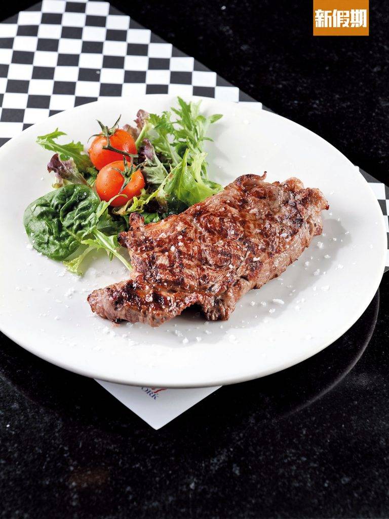 扒房 扒房推介｜USDA Sirloin Steak牛扒相比肉眼較少脂肪，而牛肉味 ，Wilson 建議 med