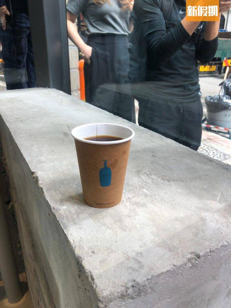 Blue Bottle Single Origin Drip Coffee$60/杯 熱飲杯同樣印上Logo，以盧旺達咖啡豆作主，陣陣果香，入口順喉醇厚。
