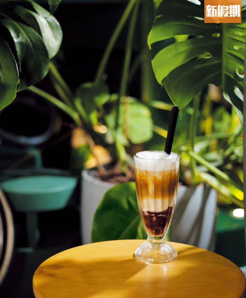 咖啡 全港咖啡店推介｜咖啡紅豆冰。選用顆粒較大的韓國紅豆做成蓉，然後依次加入牛奶、Double shot espresso及凍奶泡，風味甚有層次。