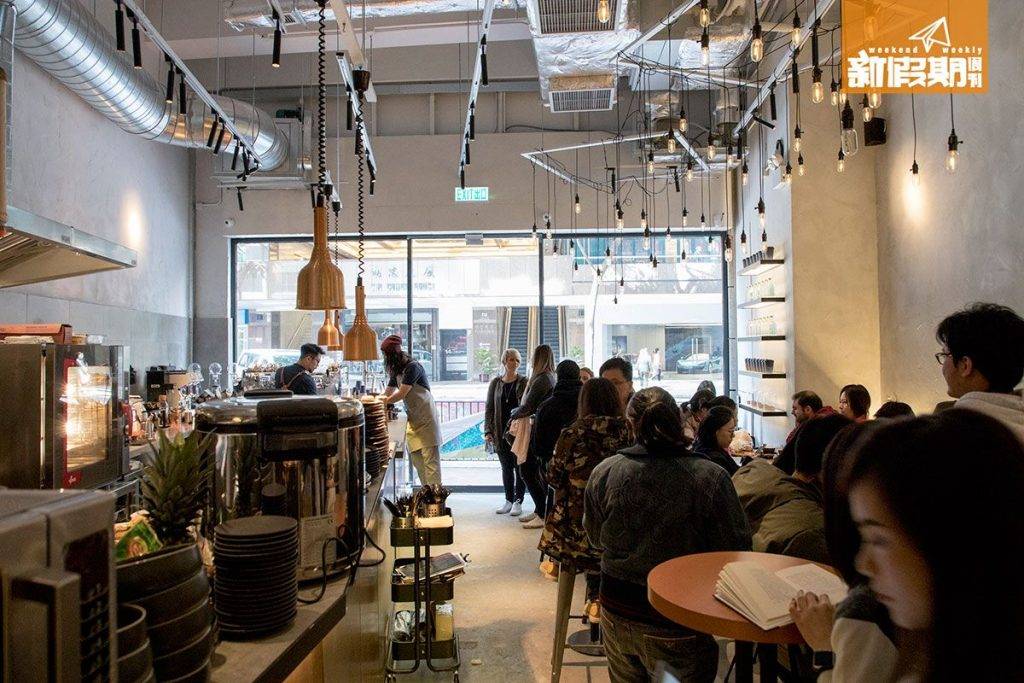 咖啡 全港咖啡店推介｜餐廳周六日，一早便坐滿客人，喝咖啡，吃Brunch，很悠閒。
