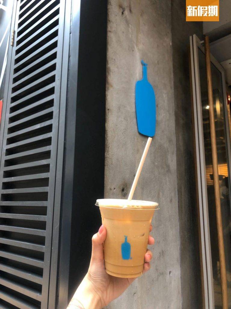 咖啡 全港咖啡店推介｜New Orleans-Style。以外賣杯盛載，印著招牌藍瓶子Logo。