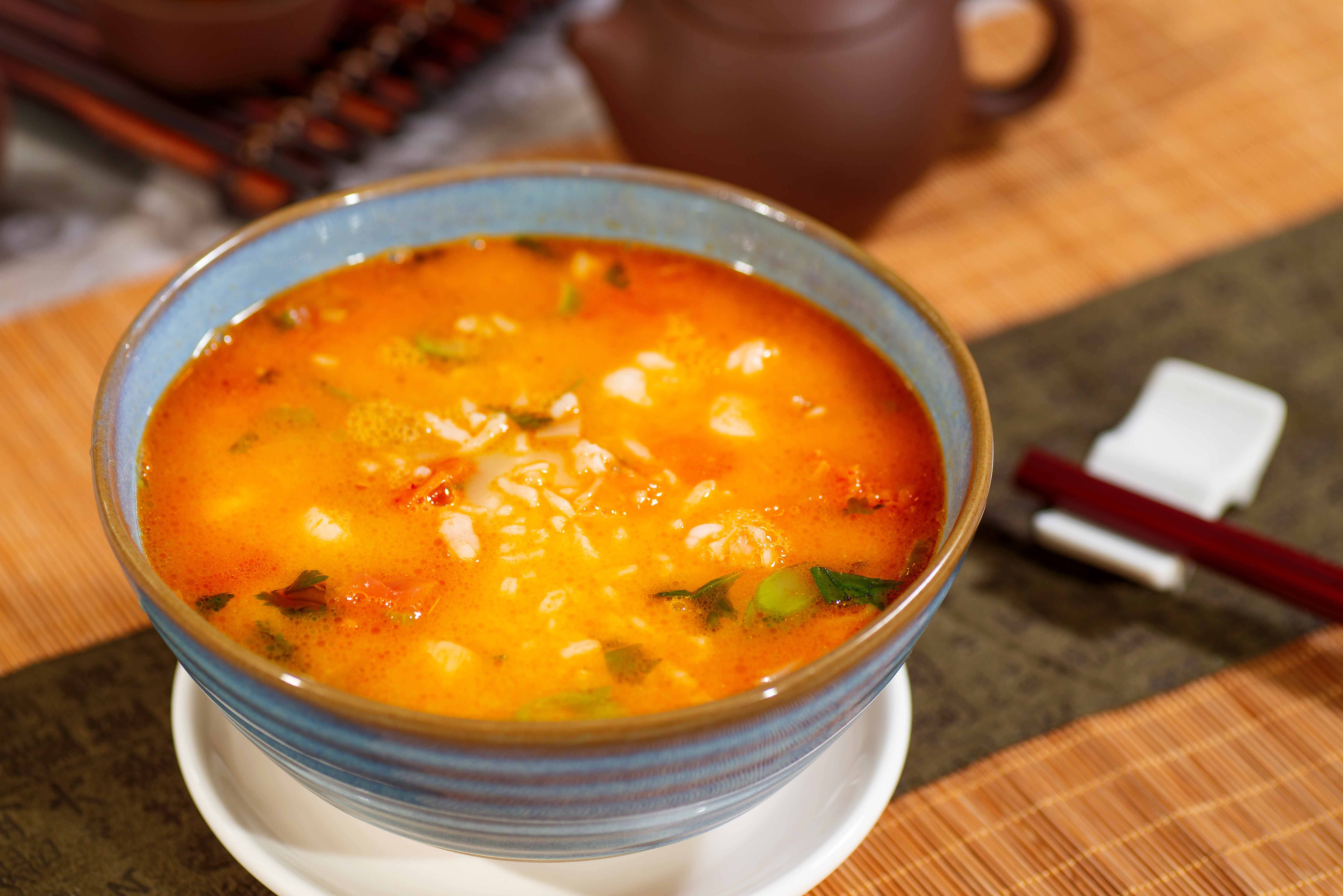 任食放題 鮮茄龍蝦湯粒粒泡飯茄味、鮮味並重，脆米保持香脆，添口感。