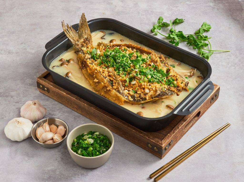 狂搶code 必吃食店大獎2025餐廳 米籽「原條蒜香米湯烤魚」(圖片來源:米籽)