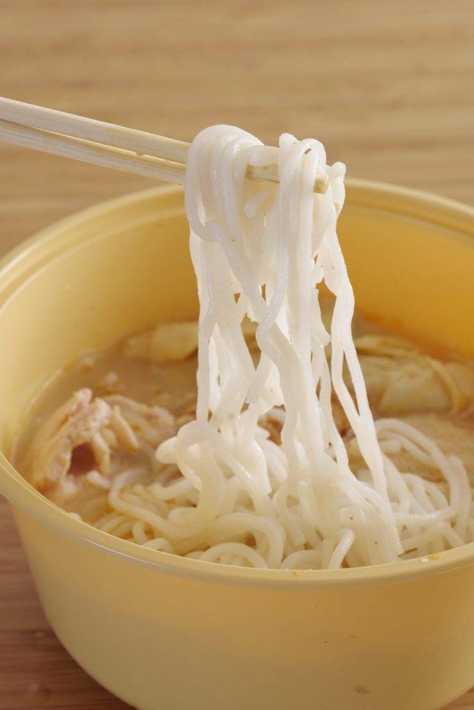 酸辣米線 米線比起堂食較硬身，如果鍾意軟身嘅朋友就要喺湯到浸返耐少少先食。