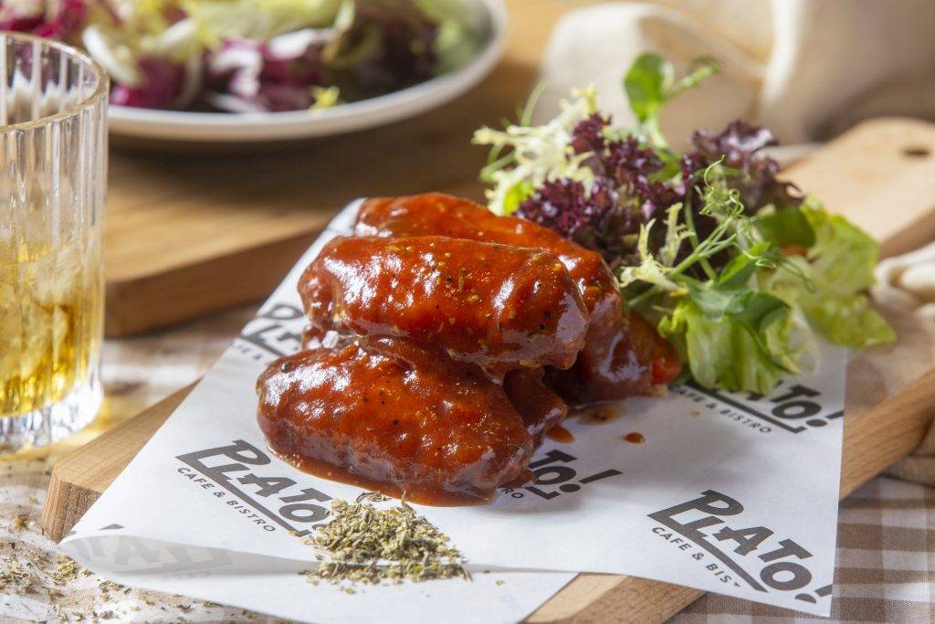 狂搶code 必吃食店大獎2025餐廳 Plato Cafe & Bistro惹味「BBQ汁雞翼」(圖片來源:Plato Cafe & Bistro)