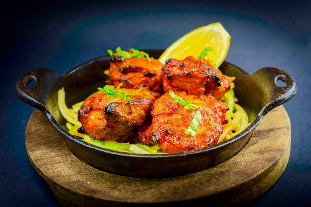 FeedMe Guru 混入多種印度香料烹調的印式咖哩菜式，鑊仔嚤囉香料雞。