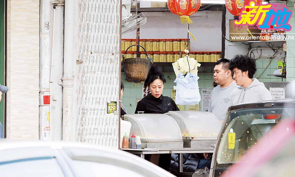 《東方新地》就曾拍到發嫂和家人到九龍城公和荳品廠食豆腐花和買豆腐。