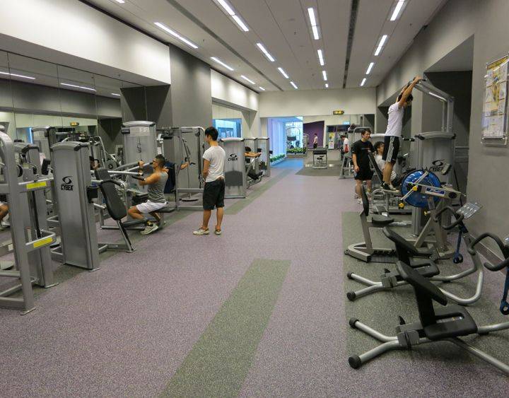 室內緩跑徑 另設有健身室，跑完步又可以去做Gym。