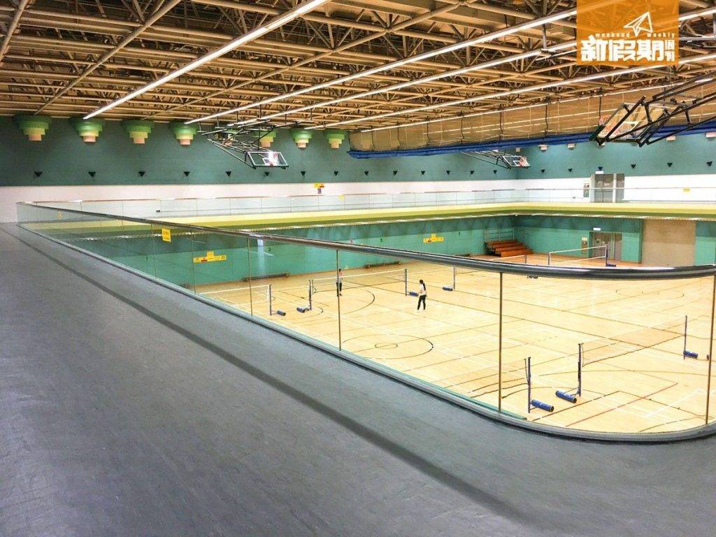 室內緩跑徑 香港公園體育館由1991年開始啟用，是香港最早備有室內緩跑徑的體育館。