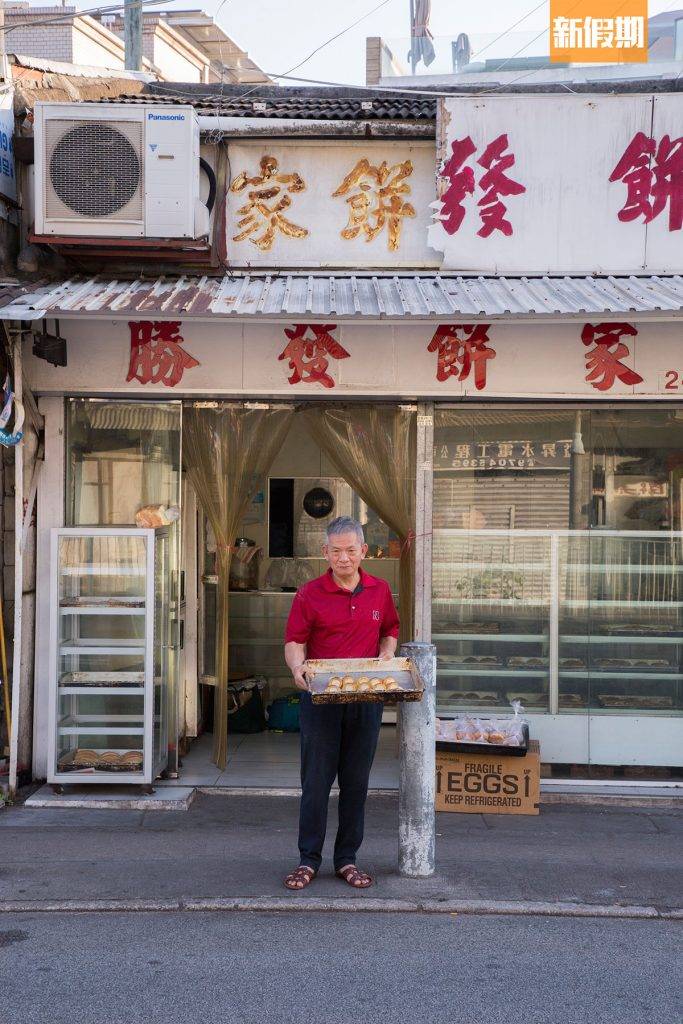 蔡師傅勝發餅家的店主，入行已有50多年，不止麵包， 連西餅、月餅、油器、糖餅也難不倒他。