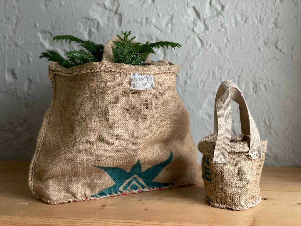 聖誕好去處2020 以咖啡豆袋拆解及重新縫紉的購物袋作素材， 所有收益將全數撥捐綠色和平。