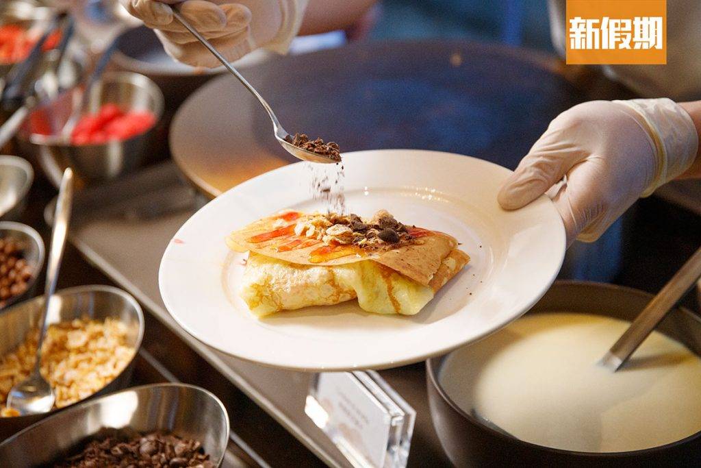 歷山酒店自助餐 現場製作pancake可以加入自己喜愛的生果和醬汁，自由配搭。