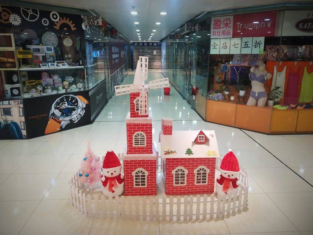 聖誕裝飾 土瓜灣一個商場，採用紙紮風迷你裝置