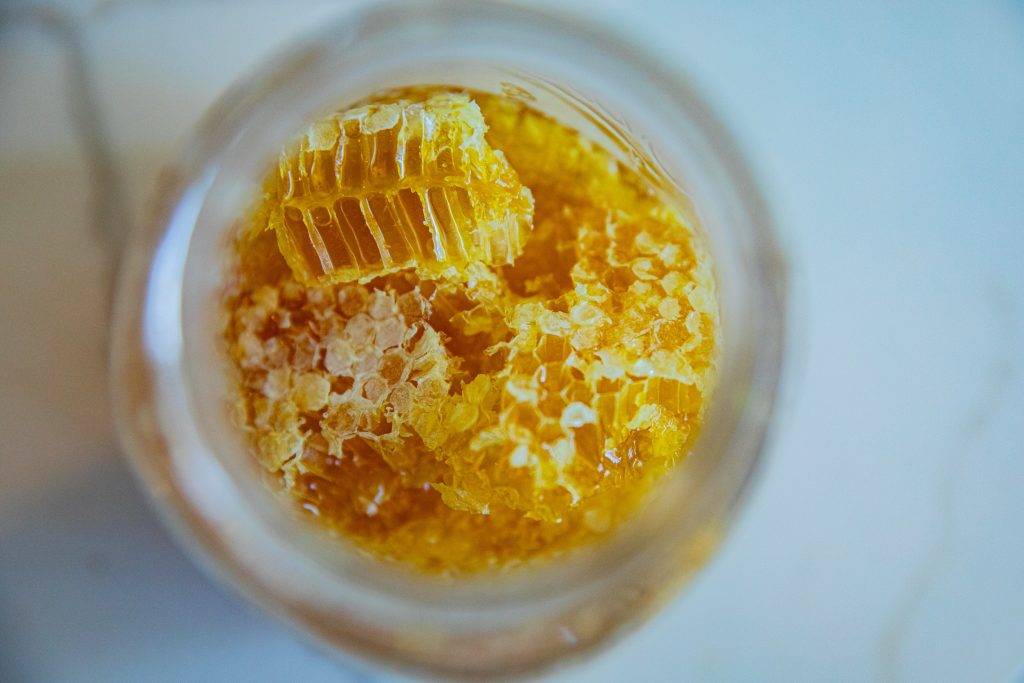 氣管敏感 川貝枇杷膏含有蜂蜜成分，同時有生津、止咳、潤燥功效，但要應看看自己的體質才服用。