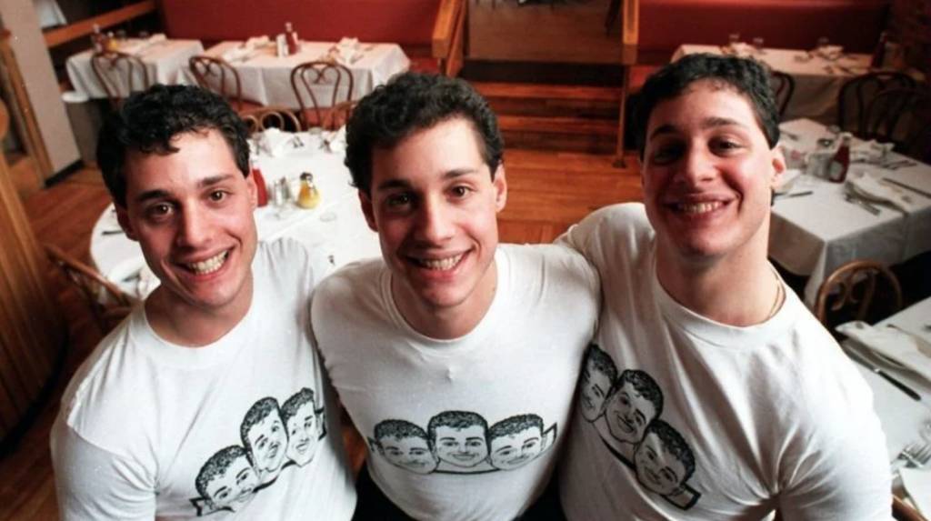 3胞胎 三人一起經營牛排店Triplets。