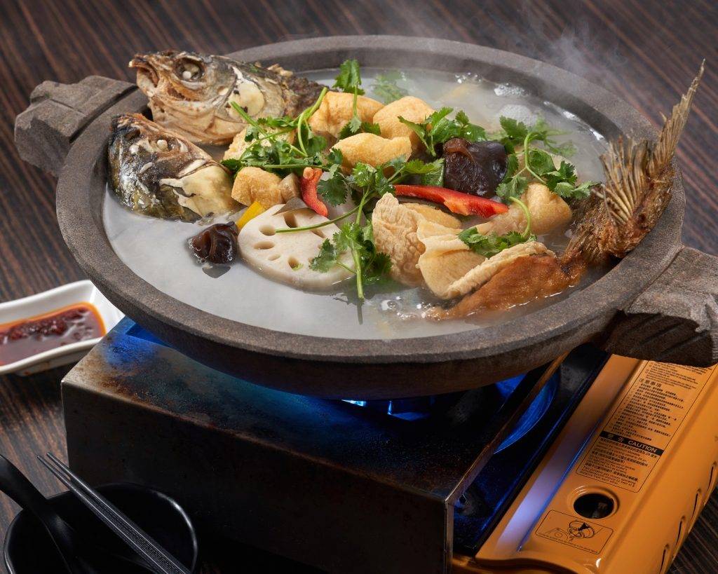 盆菜 烤魚鍋以新鮮烤魽魚炮製，再配合濃郁湯底，鮮味十足。