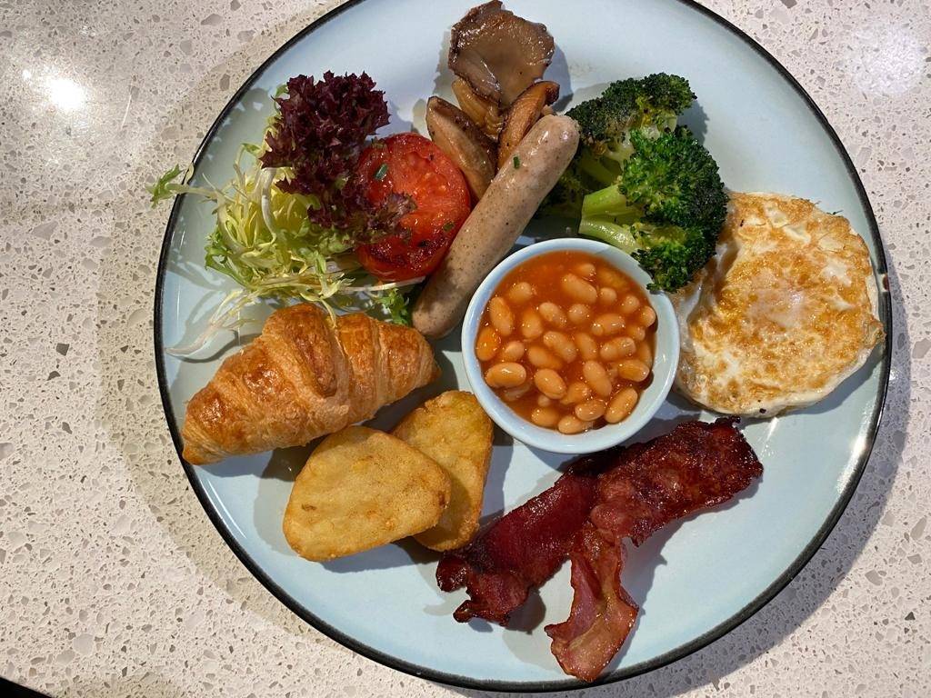 逸東酒店 可以自製一個All Day Breakfast！