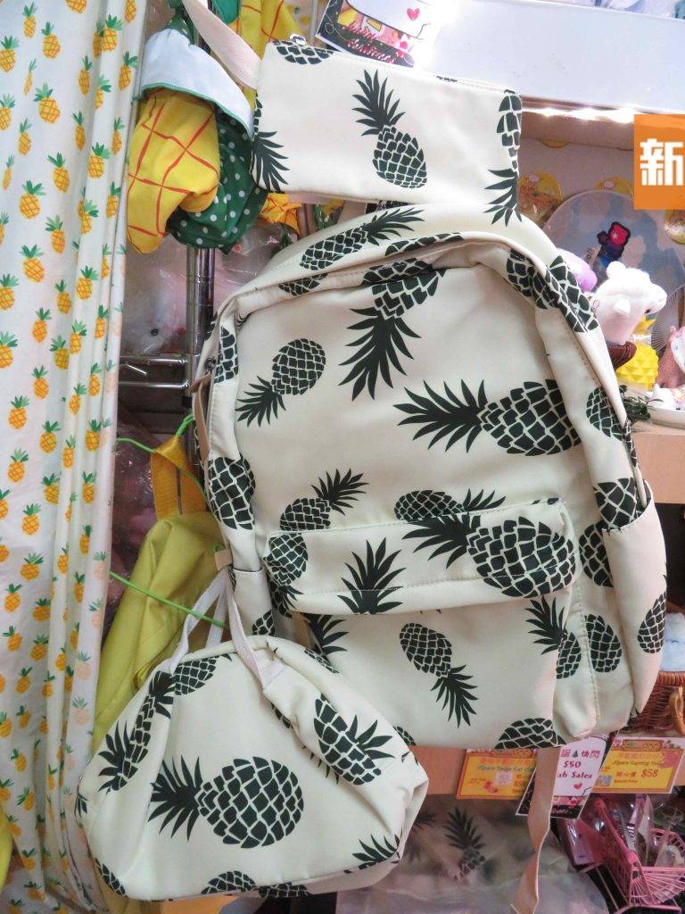 一套三款菠蘿印花袋售價0。（圖片來源：新假期編輯部）